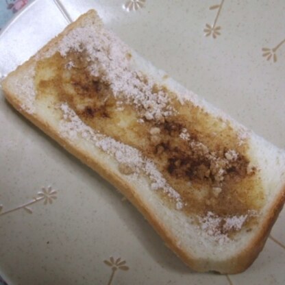 今日はグラノーラお休みして、私が食べたわ♫砂糖は、ほんのちょっとだけど、シナモンの香りと、はったい粉の香ばしい味で、美味しかったよ。ご馳走様（●＾o＾●）